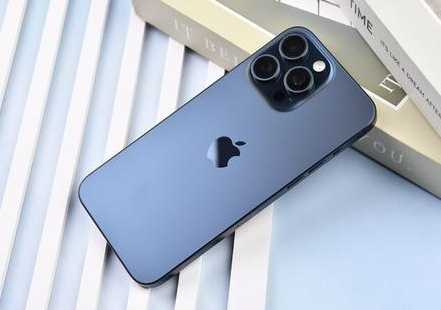 鸠江苹果维修点分享iPhone 15 Pro Max屏幕更换全新实操风险 